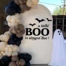 Decalque A Little Boo is Almost Due decorações de festa reveladoras de gênero para chá de bebê de Halloween, decoração de festa assustadora, adesivo de chá de bebê com tema de Halloween (decalque A Little Boo)