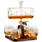 Decanter Whisky Modelo Navegação Base em Madeira com Quatro Copos