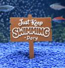 Decoração divertida para aquário Placa Just Keep Swimming” 10 x 8 cm