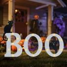 Decorações de Halloween Psildan Solar Powered Lighted Boo Yard