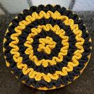 Descanso de Panela de Crochê Duplo 22cm Amarelo e Preto Descanso de Panela de Crochê Duplo 22cm Amarelo e Preto