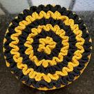 Descanso de Panela Duplo de Crochê 22cm Amarelo e Preto Descanso de Panela Duplo de Crochê 22cm Amarelo e Preto