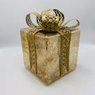 Enfeite decorativo de Natal Presente c/ Led Dourado 15x23cm