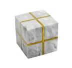 Enfeite Escultura Cubo 11cm Marmore e Metal Dourado Luxo