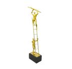Enfeite Escultura Resina Dourada c Base Homens Luxo Enfeite Escultura Resina Dourada c Base Homens Luxo
