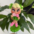 Enfeite para chimarrão de biscuit menina flores