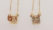 Escapulário banhado a ouro 18k com plaquinhas de Nossa Senhora do Carmo Escapulário banhado a ouro 18k com plaquinhas de Nossa Senhora do Carmo