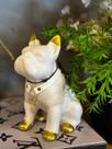 Escultura cachorro bco c/ coleira 16x18cm