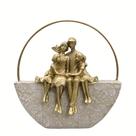 Escultura Casal Com Duas Filhas Em Resina Gold