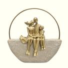 Escultura Casal Com Filho Em Resina Gold