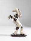 Escultura cavalo lapidado em rara rocha branca de esmeralda