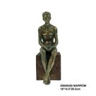 Escultura De Resina Homem Sentado No Quadrado 10x27cm.