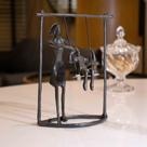 Escultura Decorativa Em Metal Preto Balanço 18x13,5 cm F04 - D'Rossi
