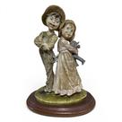 Escultura Decorativa em Porcelana Irmãos 26,5xx20,5x11cm