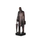 Escultura Decorativa Homem com Guarda Chuva em Resina Bronze 43cm SS0344 BTC