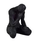 Escultura decorativa humano sentado em resina preto