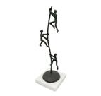 Escultura Enfeite Crianças Brincando com Base Luxo