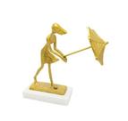 Escultura Enfeite Mulher Guarda Chuva ao Vento Dourado Luxo
