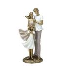 Escultura familia decorativa casal e filha 25cm