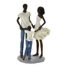 Escultura familia decorativa negra em resina com menino Escultura familia decorativa negra em resina com menino
