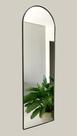 Espelho oval de metal com a base reta