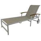 Espreguiçadeira de Piscina Tela Sling Braços de Madeira Modelo Vila Real com Rodas