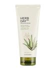 Espuma de limpeza The Face Shop Herb Day 365 Aloe e chá verde