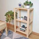 Estante 3 Prateleiras em Pinus, Compacta, Funcional e Perfeita para Organizar Seu Espaço Estante 3 Prateleiras em Pinus, Compacta, Funcional e Perfeita para Organizar Seu Espaço