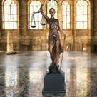 Estátua Dama da Justiça Thêmis 34cm - Símbolo de Justiça e Equidade