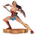 Estátua DC Collectibles Mulher Maravilha A Arte da Guerra 15cm