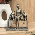 Estátua Mãe com Dois Filhos Dourada Estátua Mãe com Dois Filhos Dourada