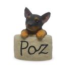 Estatueta Delicada Cachorrinho Pinscher Plaquinha Paz 7 cm
