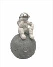 Estatueta Mini Astronauta Sentado na Lua Resina 15cm -Mabruk - Espressione