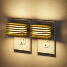 Estojo de luz noturna LED dourado com sensor Dusk to Dawn, pacote com 2