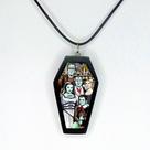 Exclusivo colar pingente caixão arte familia monstro resina Exclusivo colar pingente caixão arte familia monstro resina