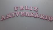 Faixa Aplique Decorativo em EVA Feliz Aniversário Rosa e Branco Brilho