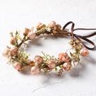 Faixa de cabeça KorviShow Pink Flower Crown capacete floral de fada, acessórios renascentistas para mulheres noivas e meninas, fantasia RenFaire, sessão de fotos de cosplay de Halloween
