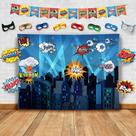 Festa temática de super-heróis com pano de fundo fotográfico com adereço, bandeira e máscara