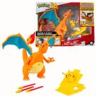 Figura Charizard Deluxe Com Dardos e Voo do Pikachu Pokemon