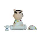 Figura Crayon Shin-chan sentada de pijama com cachorro 10,5 cm