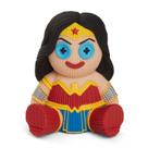 Figura de vinil feita à mão por robôs da Mulher Maravilha com 12,7 cm de altura Figura de vinil feita à mão por robôs da Mulher Maravilha com 12,7 cm de altura