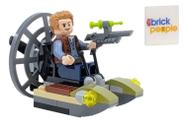 Figura LEGO Jurassic World Owen com aerobarco e arma tranquilizante