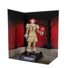 Figura McFarlane Toys Pennywise IT Bem-vindo a Derry 15 cm