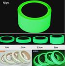 Fita adesiva fluorescente 2cm x 3m brilha por 06 horas top house