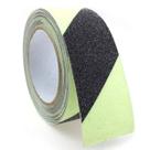 Fita Antiderrapante Faixa Refletiva 5 Metros Fluorescente Brilha no Escuro Escada Chao Segurança Meio Fio Proteçao Fita Antiderrapante Faixa Refletiva 5 Metros Fluorescente Brilha no Escuro Escada Chao Segurança Meio Fio Proteçao