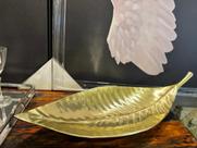 Folha decorativa aluminio grande dourado 75x28cm