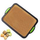 Forma de bolo de brownie de silicone com alças verdes para assar