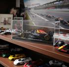 Fórmula 1 Red Bull RB21 2025 Max Verstappen 1:43 Bburago c/ Display e Piloto