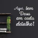 Frase Decorativa Em Acrílico - Aqui Tem Deus Em Cada Detalhe acrilico