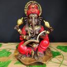 Ganesha com livro envelhecida com vermelho 25cm